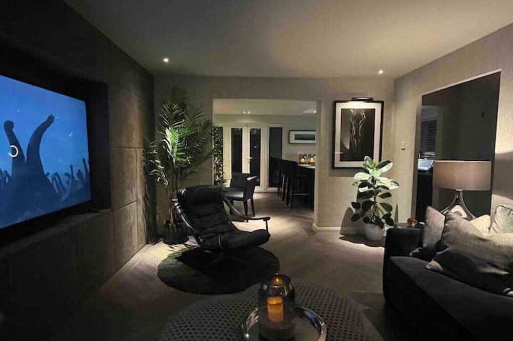 Photo of Others in Bagshot