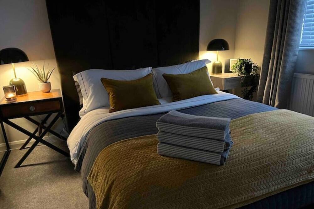 Photo of Others in Bagshot