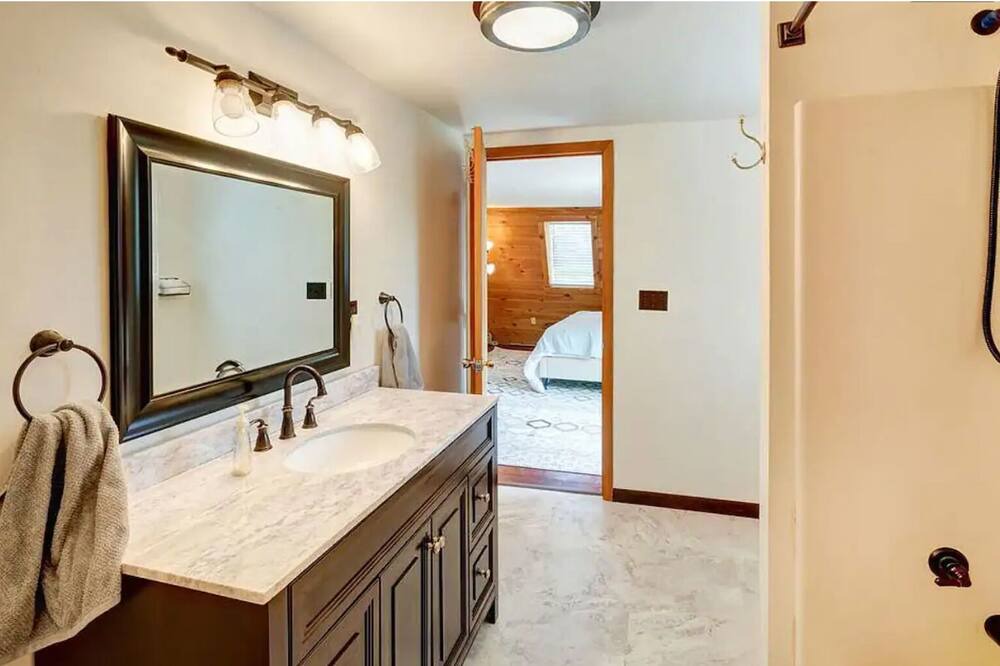 Photo of Bathroom in De Lancey