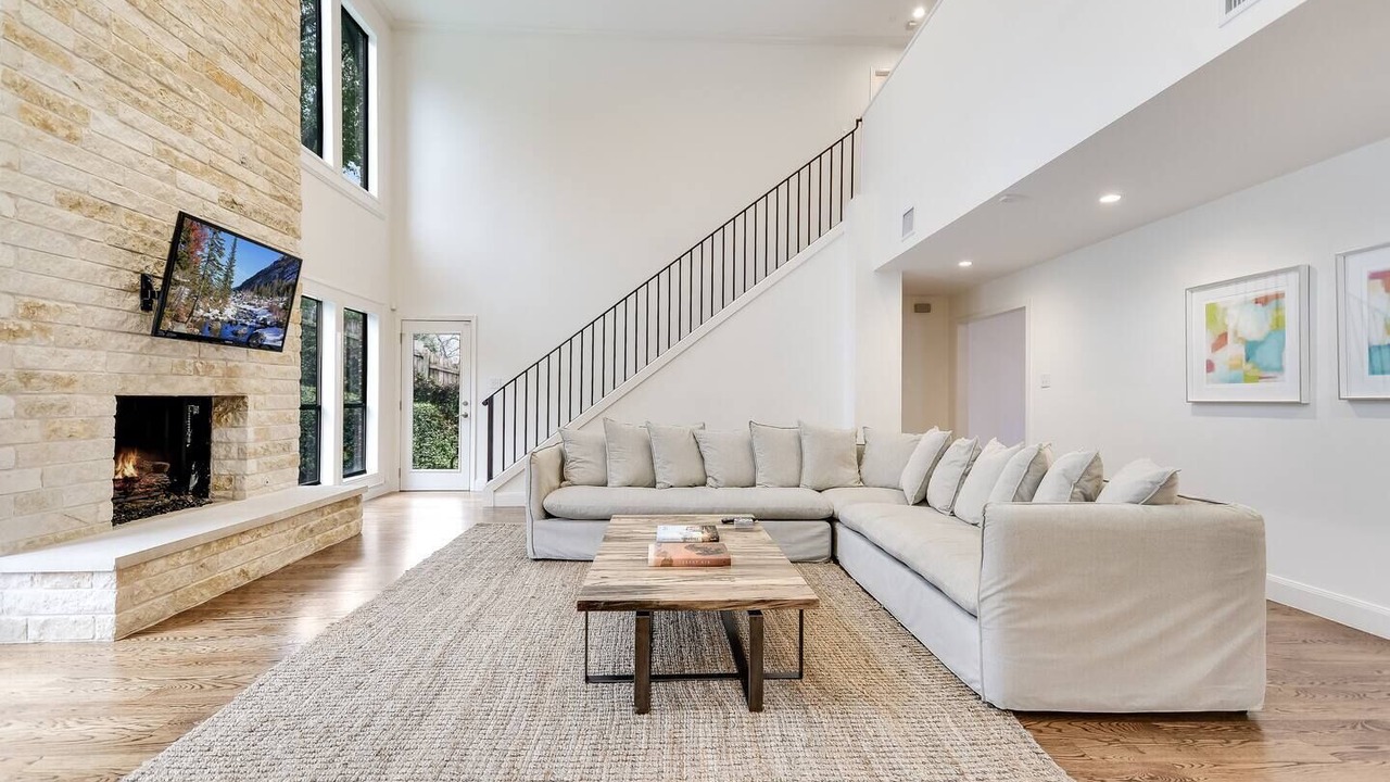 Photo of Livingroom in Bee Cave Woods
