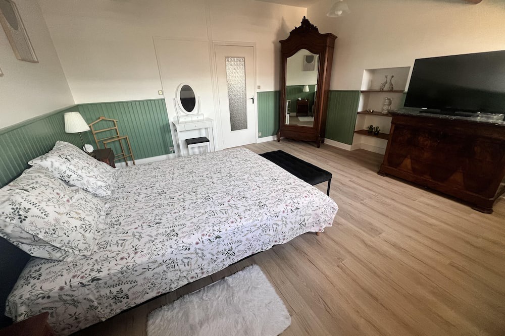 Photo of Bedroom in Vosne-Romanee