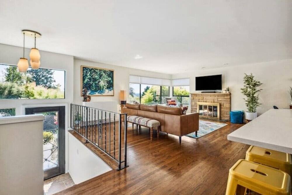Photo of Livingroom in Seattle Metro Area