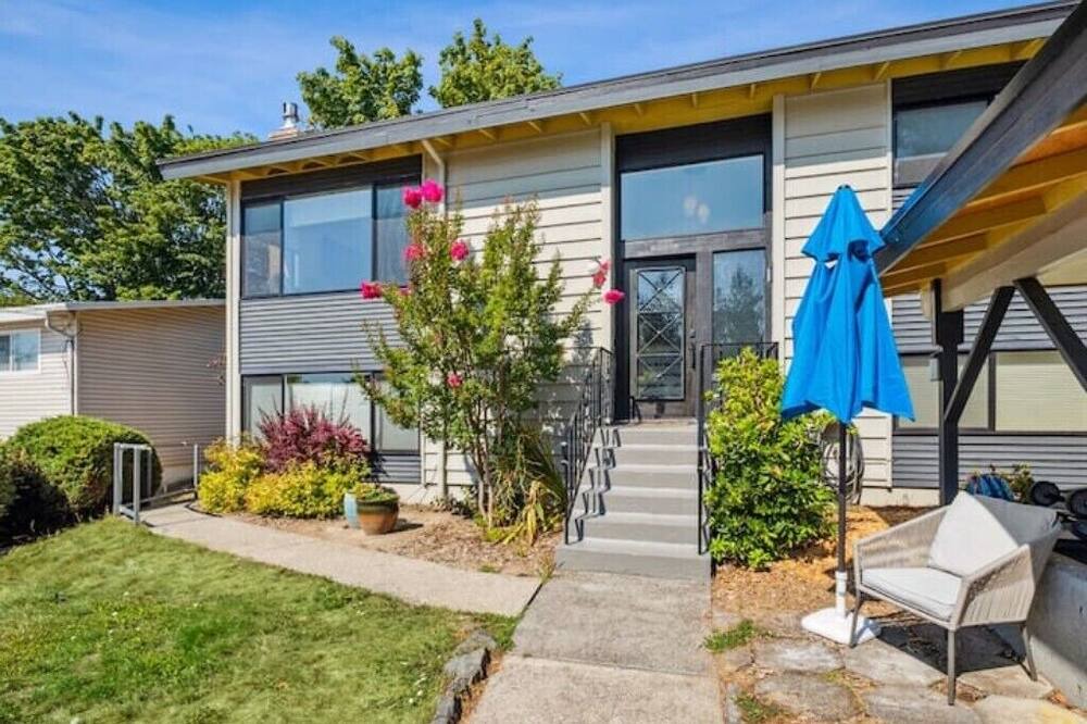 Photo of Outdoor in Seattle Metro Area