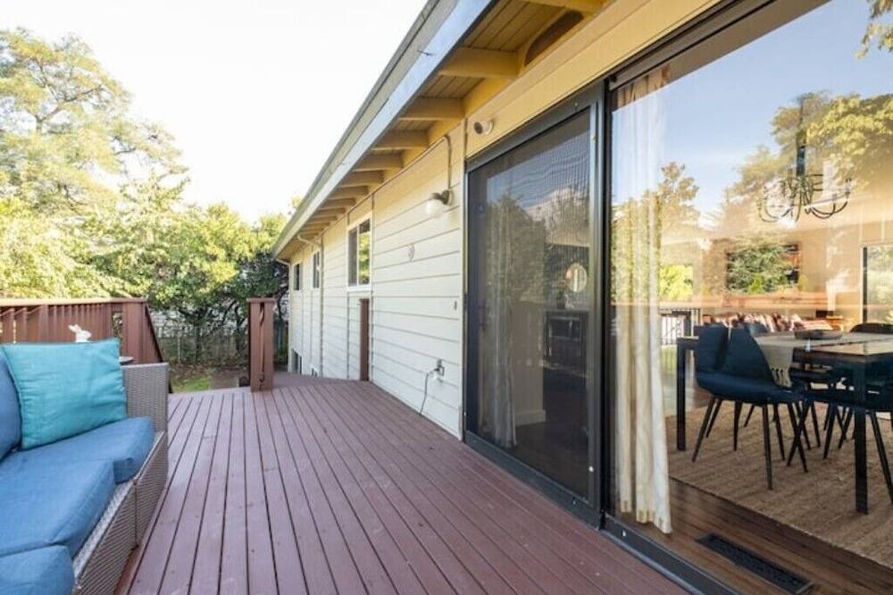 Photo of Patio Balcony in Seattle Metro Area