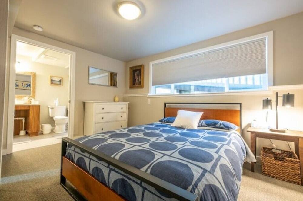 Photo of Bedroom in Seattle Metro Area