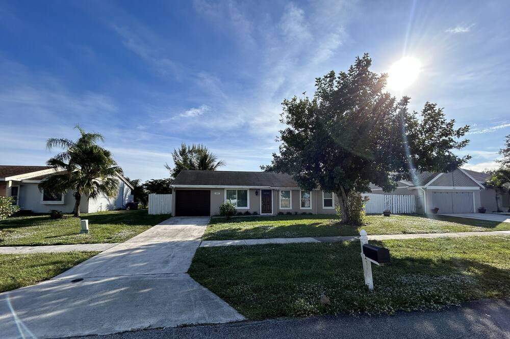 Photo of Outdoor in Royal Palm Beach