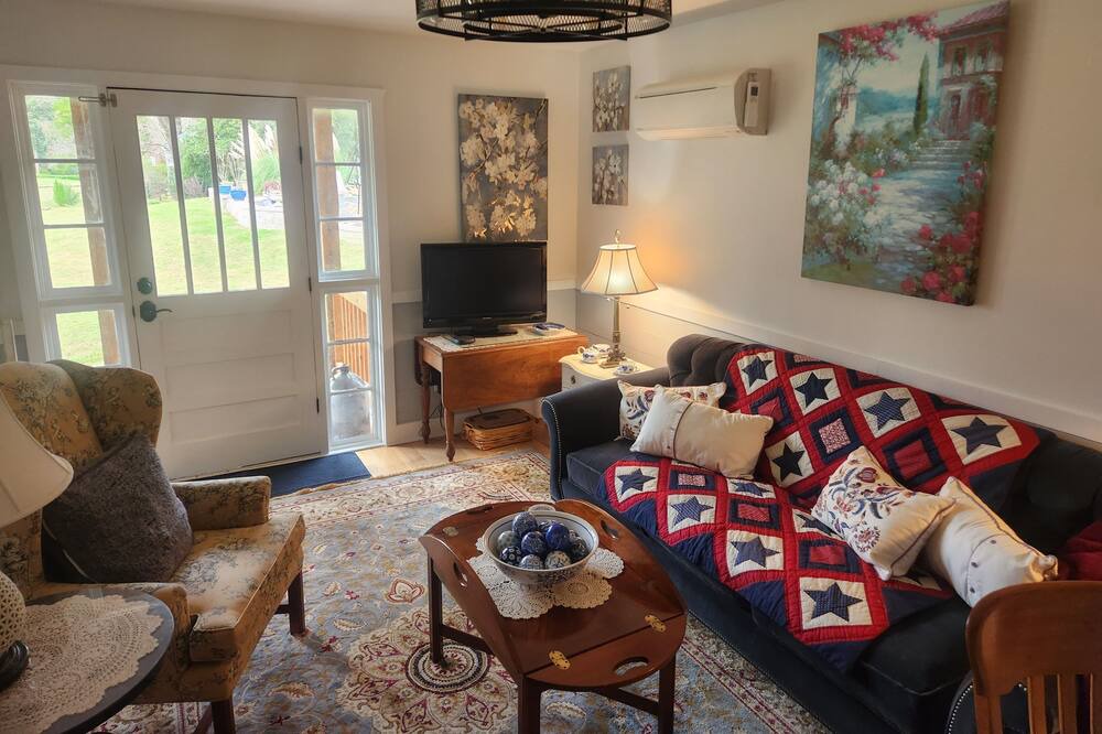 Photo of Livingroom in Warrenton