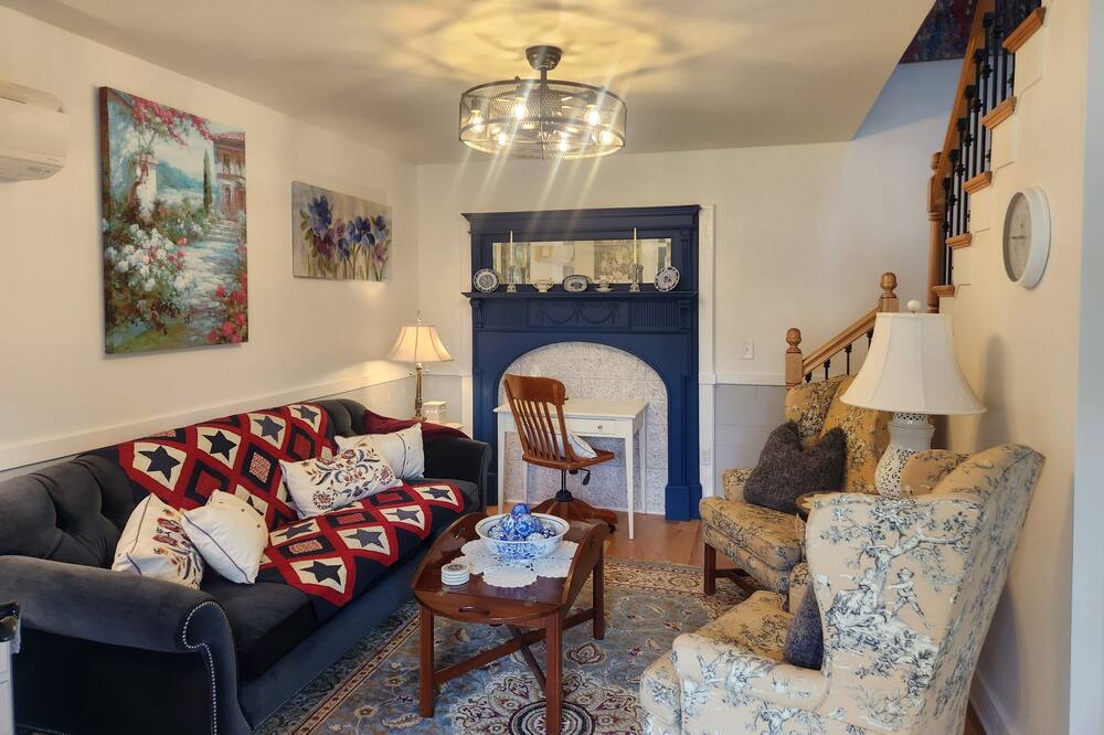 Photo of Livingroom in Warrenton