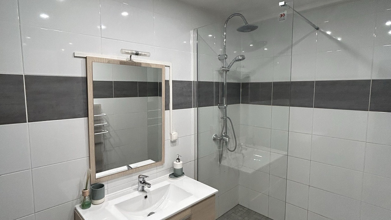 Photo of Bathroom in Charonne