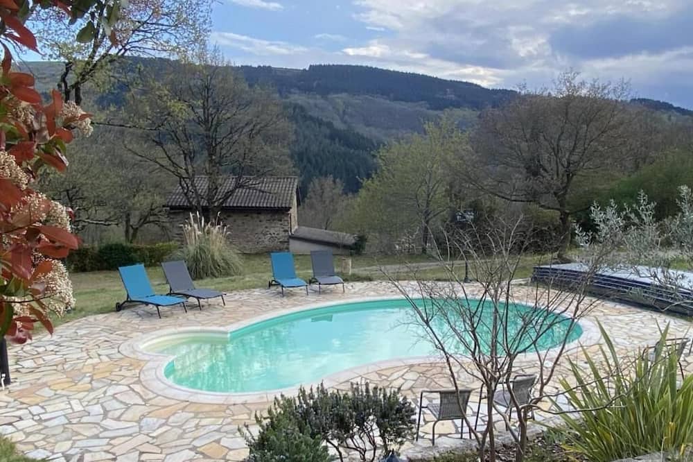 Photo of Outdoor in Connac
