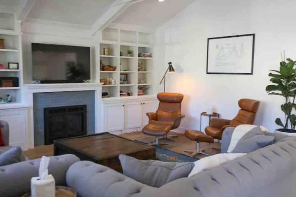 Photo of Livingroom in San Anselmo