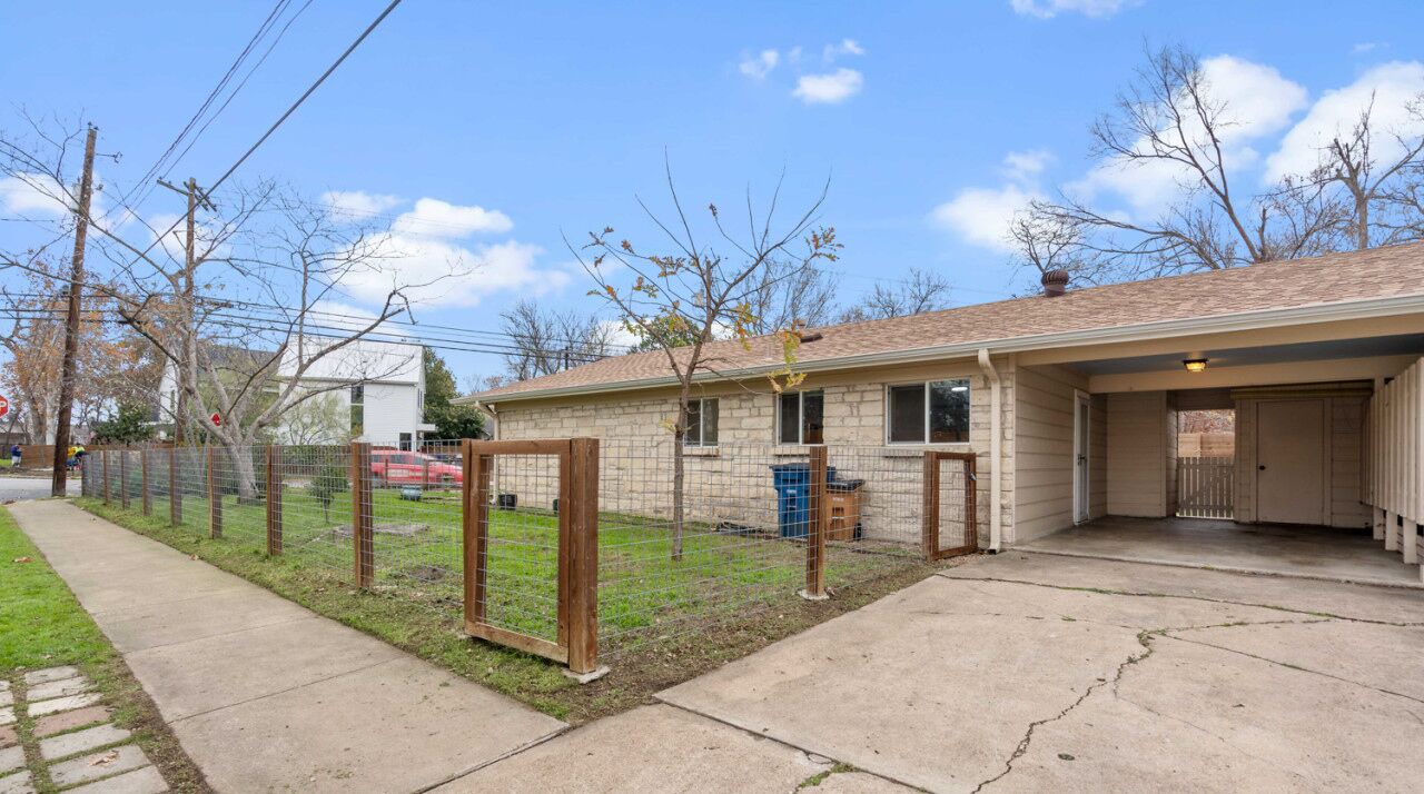 Photo of Outdoor in South Manchaca