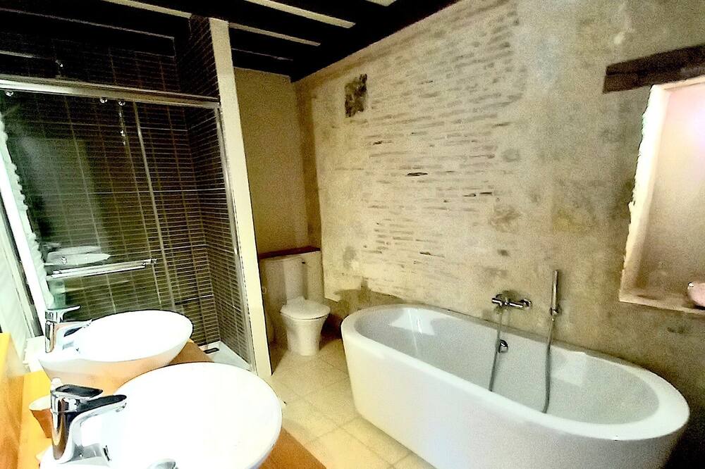 Photo of Bathroom in Gazaupouy