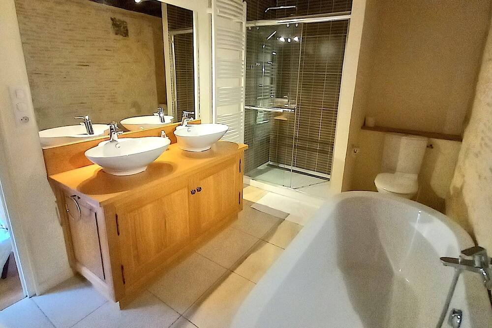 Photo of Bathroom in Gazaupouy