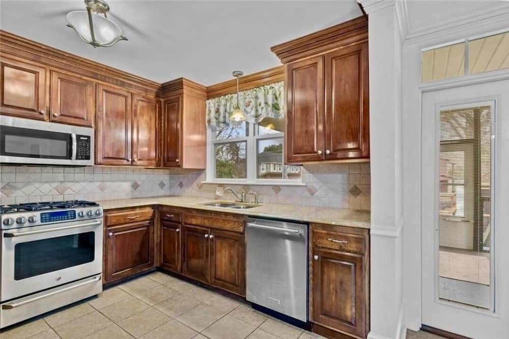 Photo of Kitchen in Highland Historic District