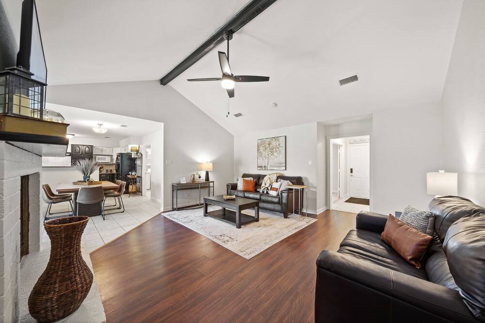 Photo of Livingroom in Pasadena