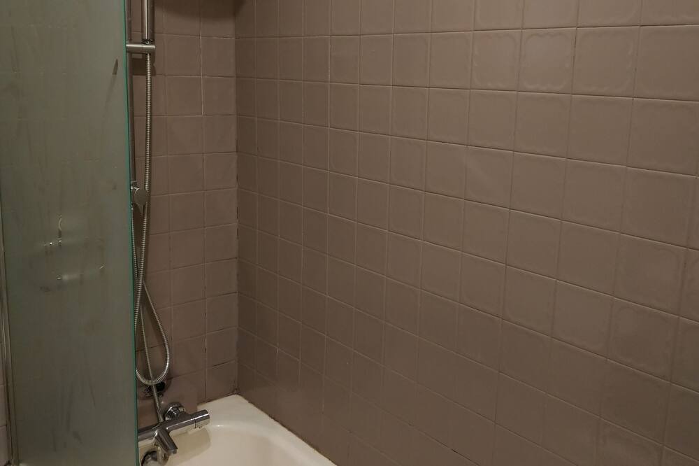 Photo of Bathroom in Arcueil