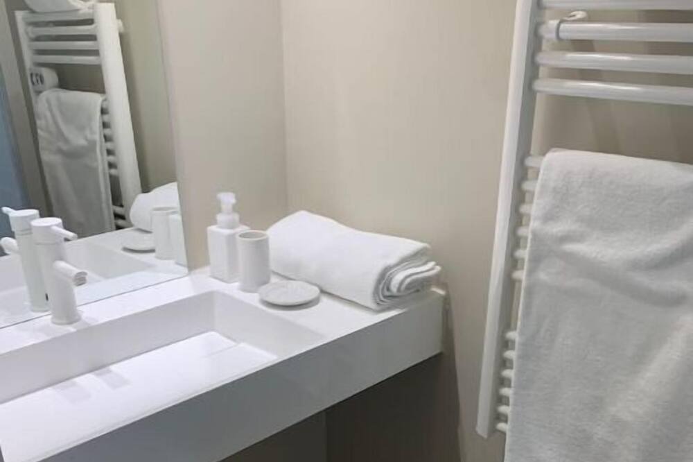 Photo of Bathroom in Les Deserts