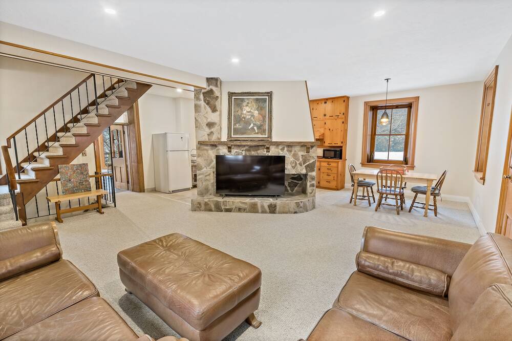 Photo of Livingroom in Guelph/Eramosa