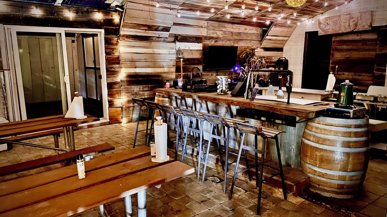 Photo of Others in Hollister