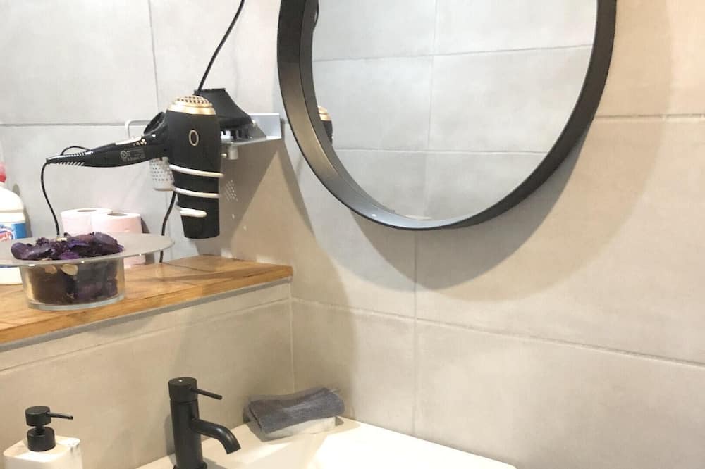 Photo of Bathroom in Leval