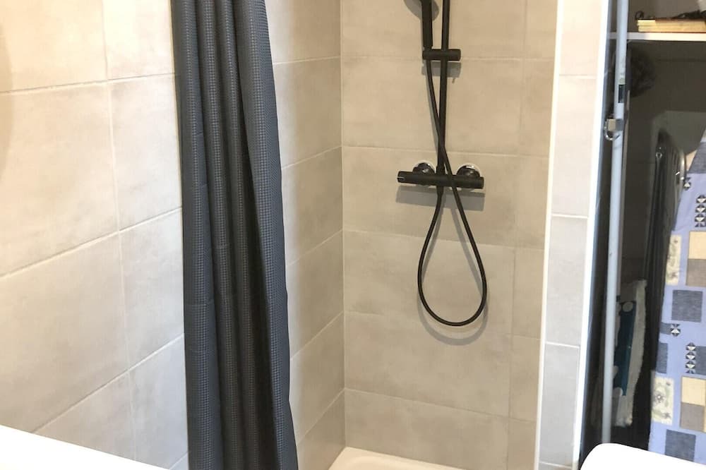 Photo of Bathroom in Leval