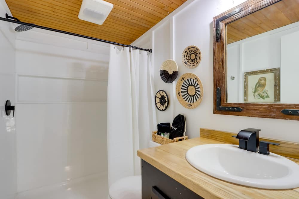 Photo of Bathroom in Gentry