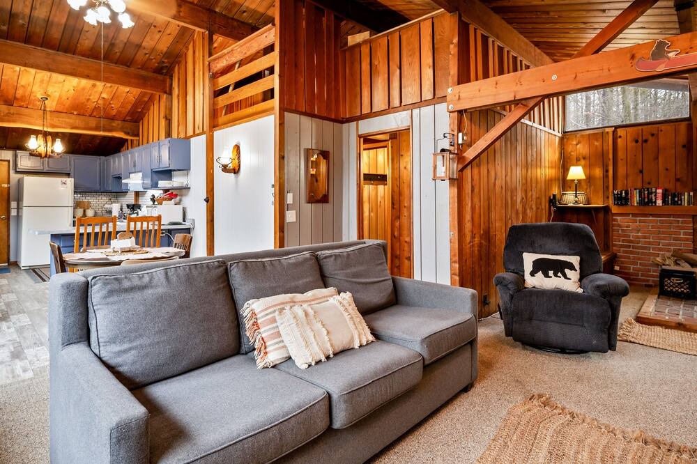 Photo of Livingroom in Scottsburg