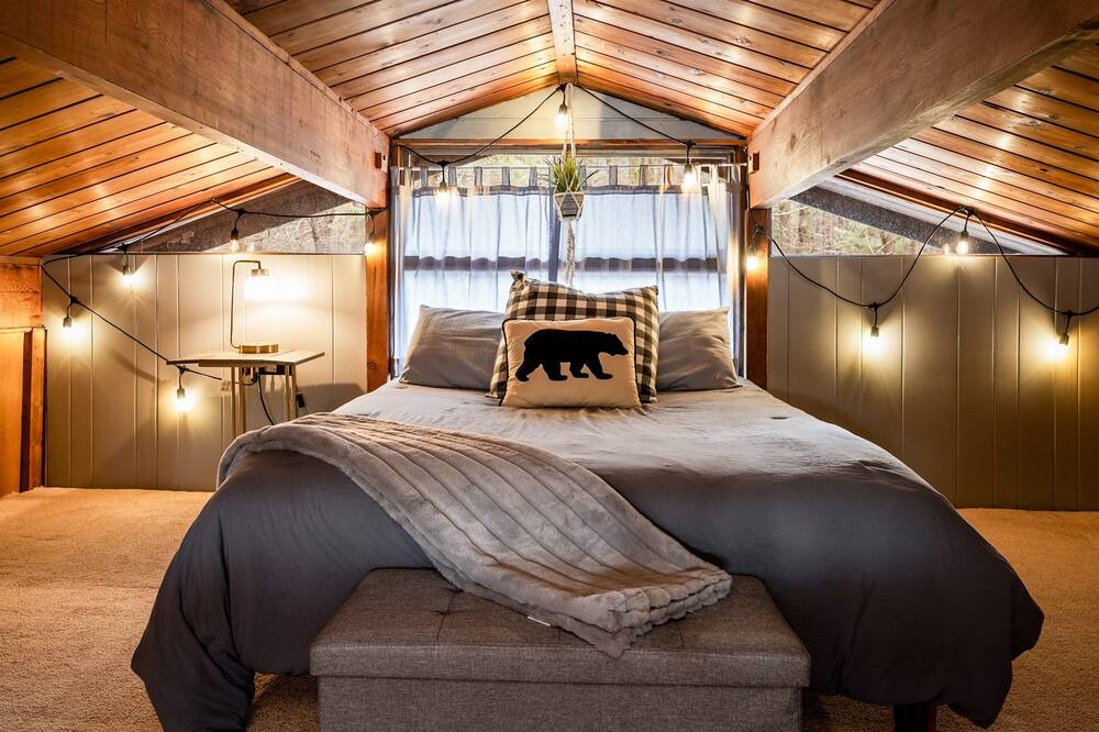 Photo of Bedroom in Scottsburg