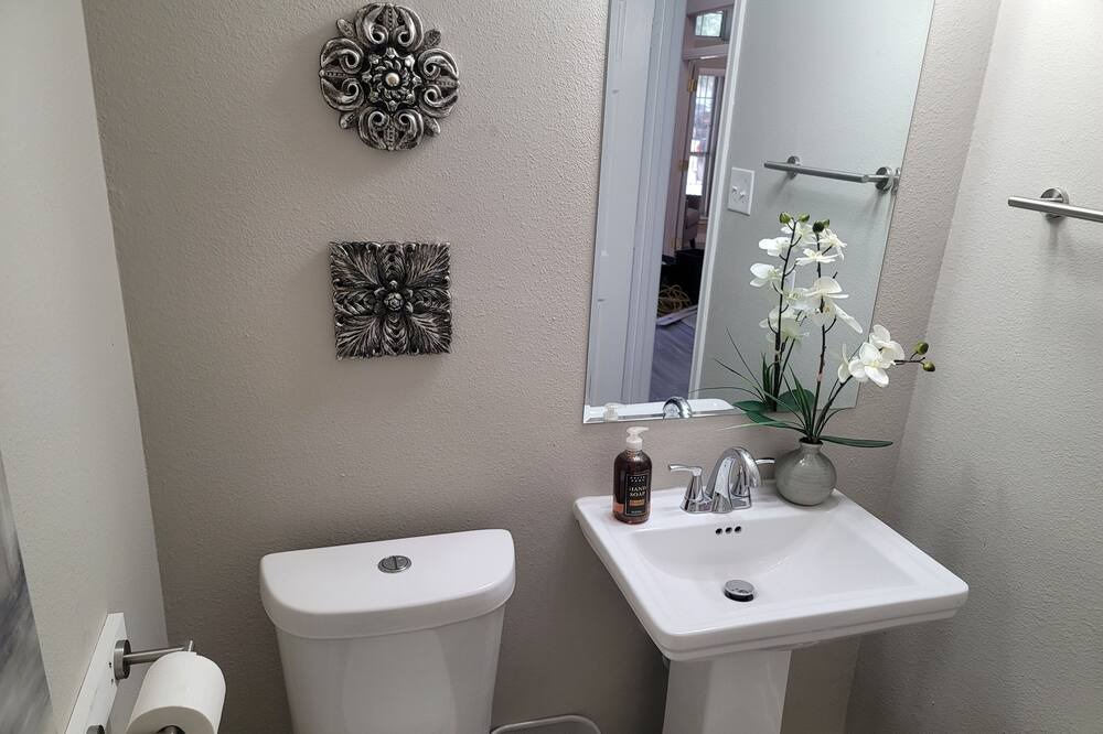Photo of Bathroom in Spring