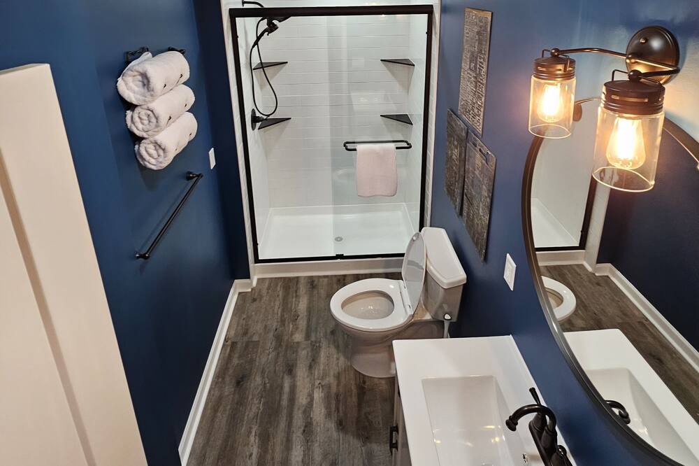 Photo of Bathroom in Holly