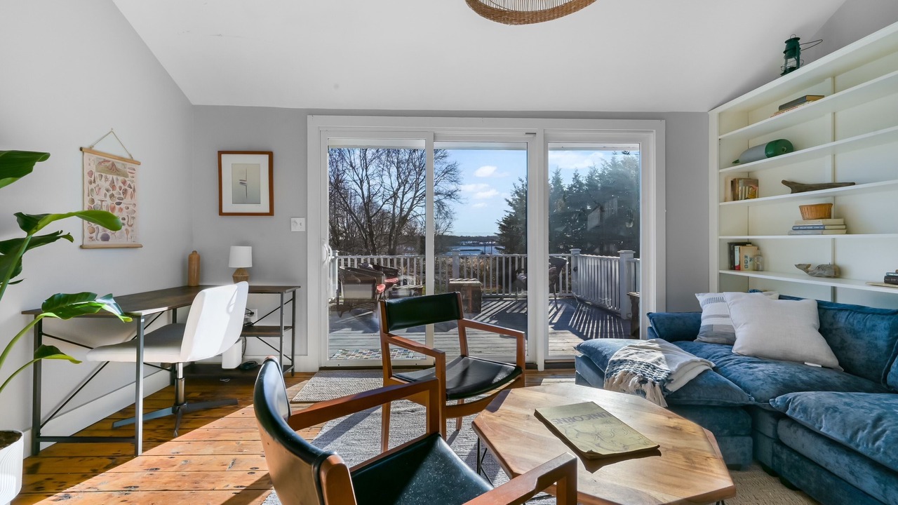 Photo of Livingroom in West Mystic