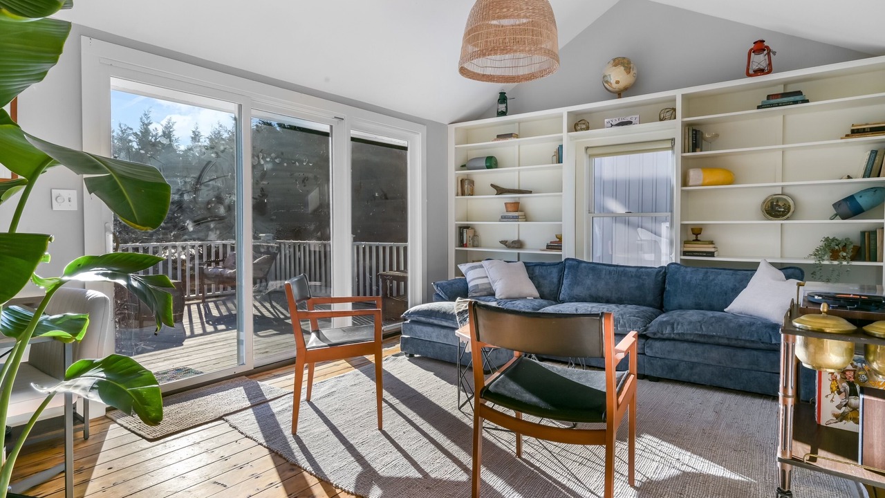 Photo of Livingroom in West Mystic