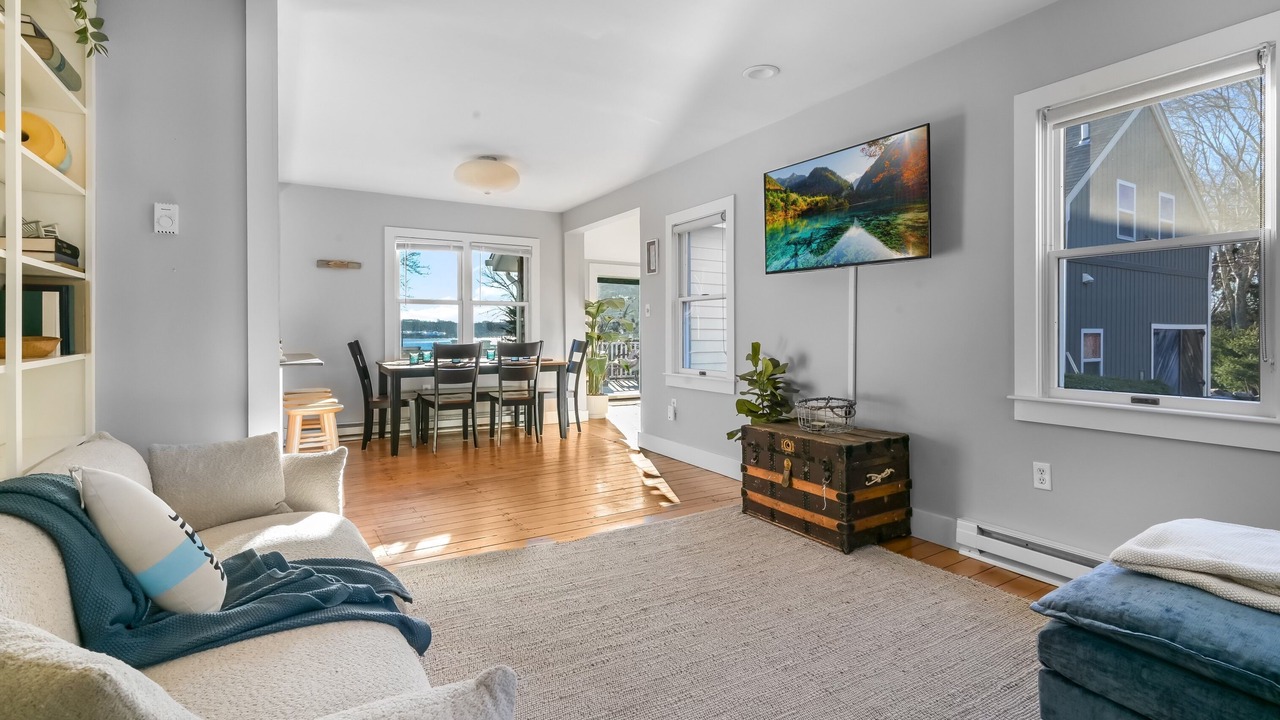 Photo of Livingroom in West Mystic
