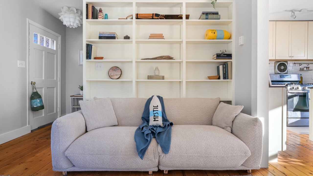 Photo of Livingroom in West Mystic