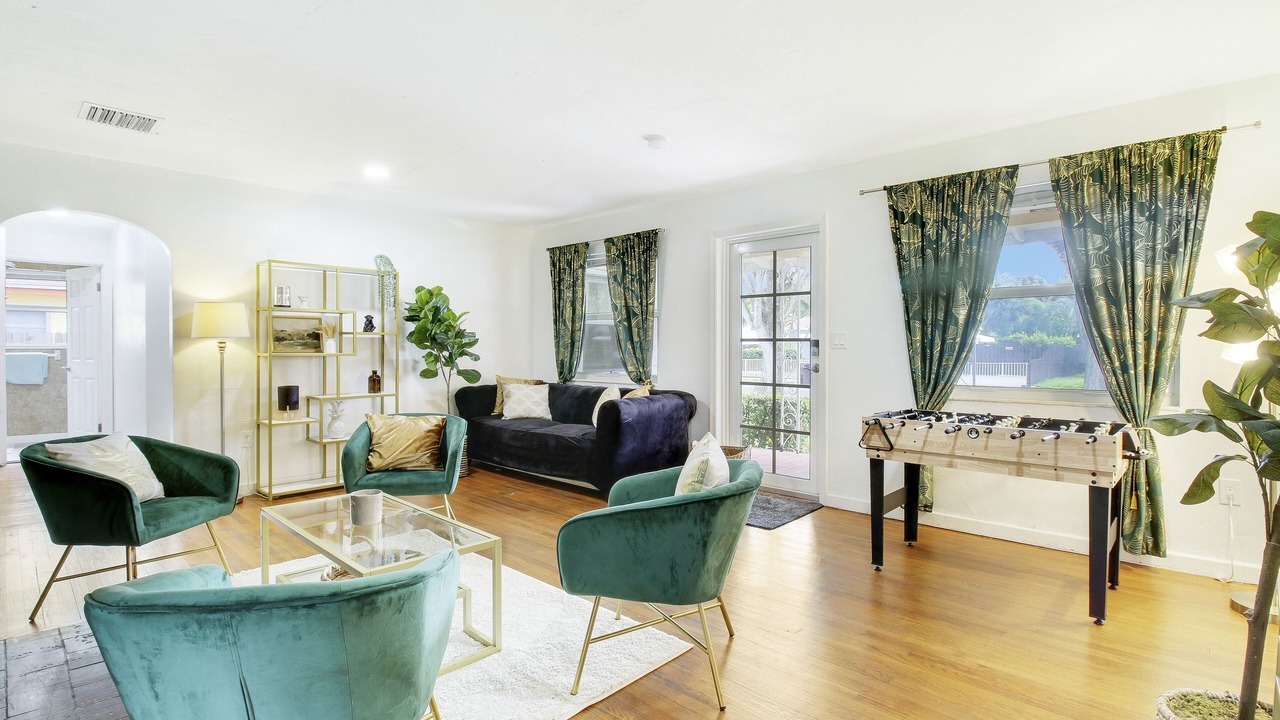 Photo of Livingroom in Pinewood Park