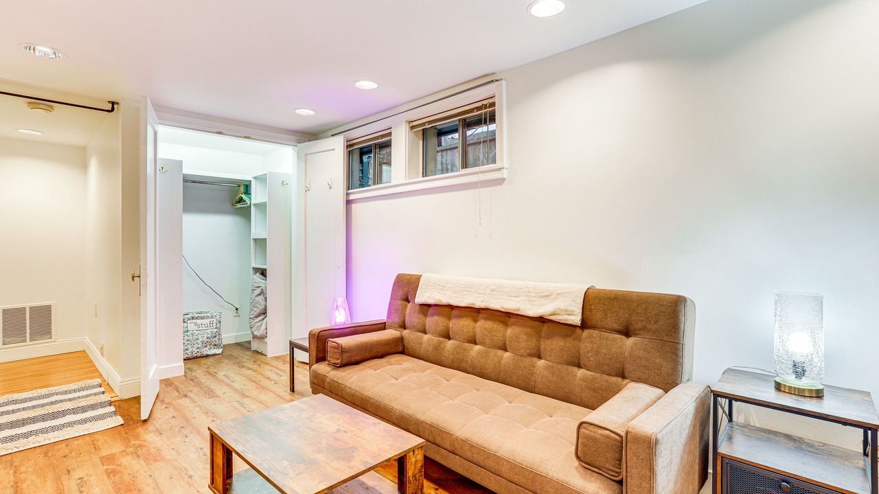 Photo of Livingroom in Miller Park