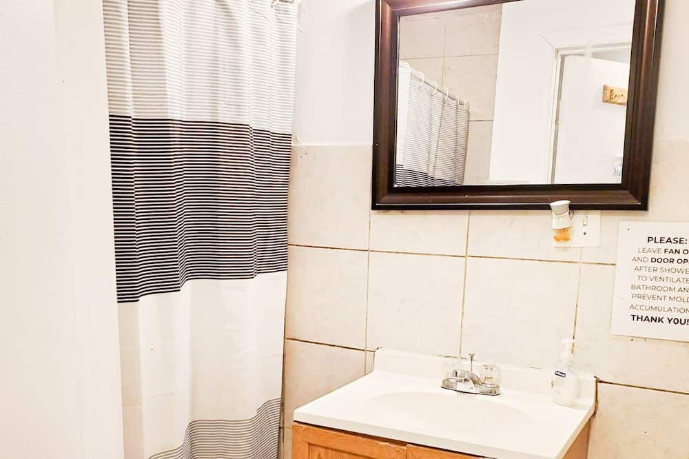 Photo of Bathroom in Ocean Hill