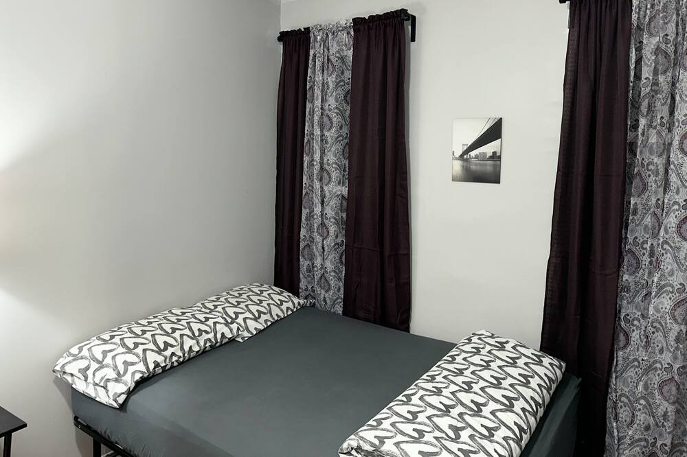 Photo of Bedroom in Ocean Hill