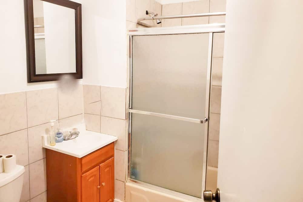 Photo of Bathroom in Ocean Hill