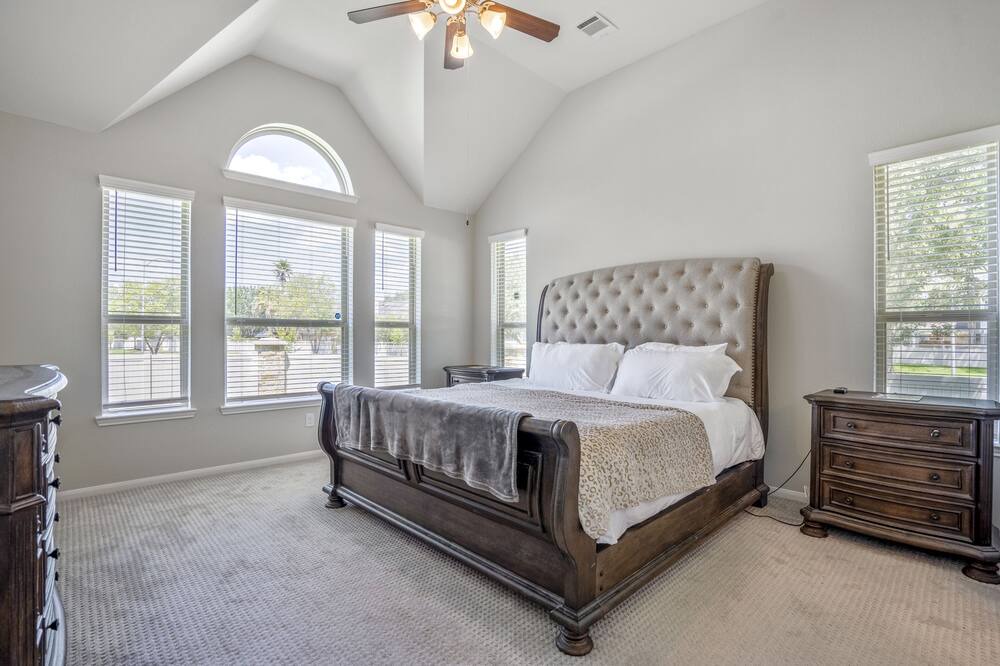 Photo of Bedroom in Pecan Grove