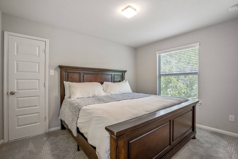 Photo of Bedroom in Pecan Grove