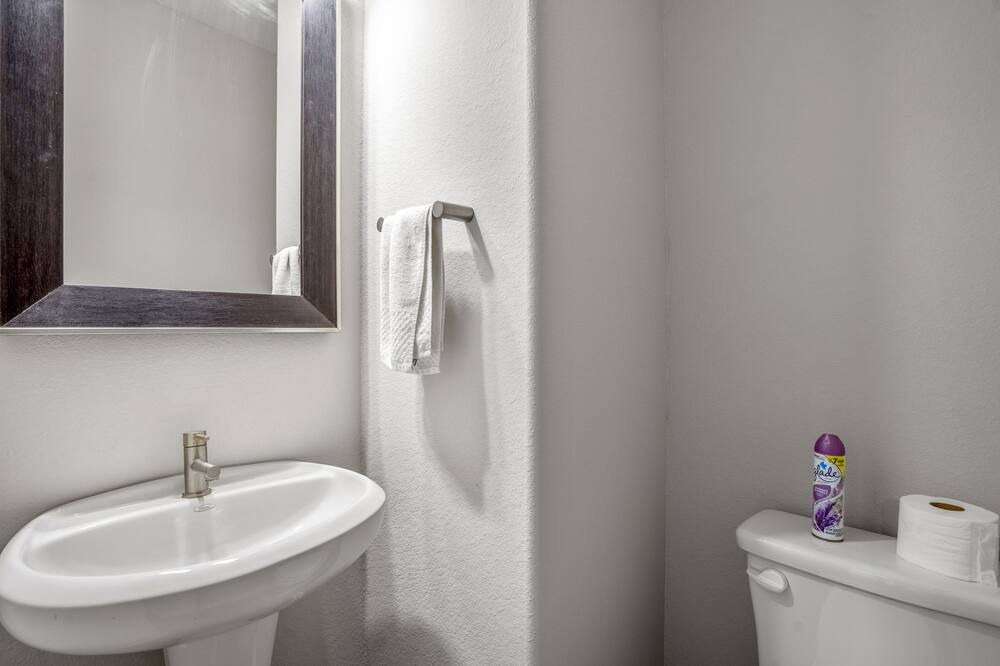 Photo of Bathroom in Pecan Grove