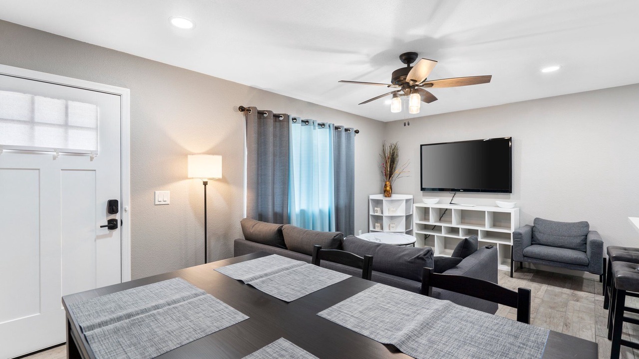 Photo of Livingroom in New Papago Parkway
