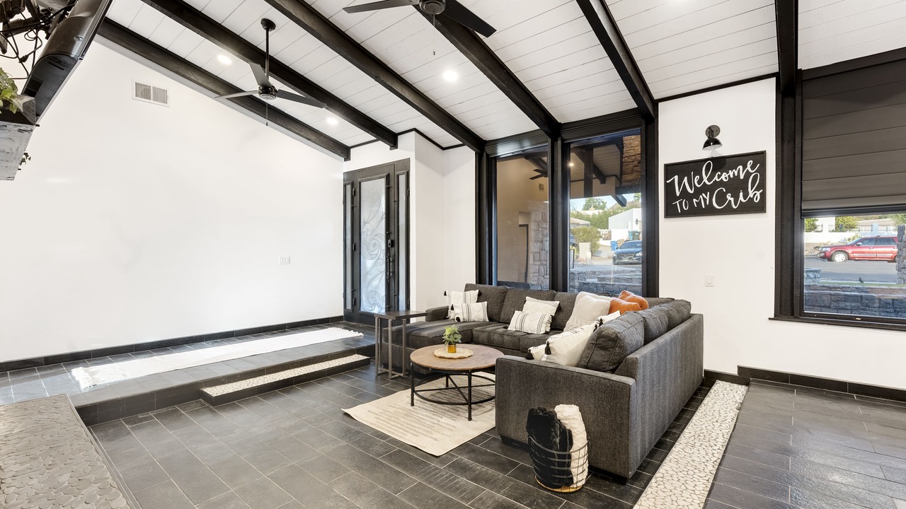 Photo of Livingroom in Regency Heights