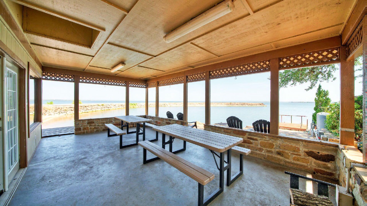 Photo of Outdoor in Buchanan Dam