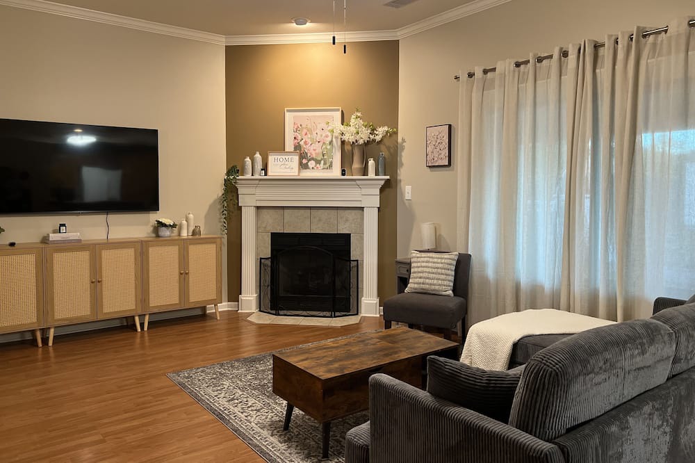 Photo of Livingroom in Bryant