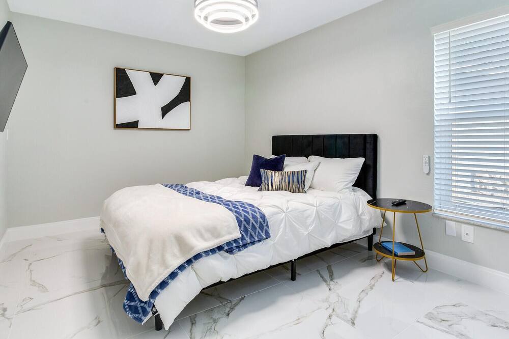 Photo of Bedroom in Rustic Oaks