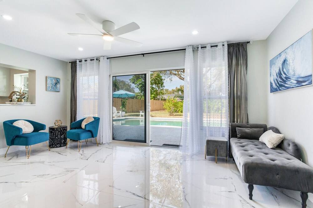 Photo of Livingroom in Rustic Oaks