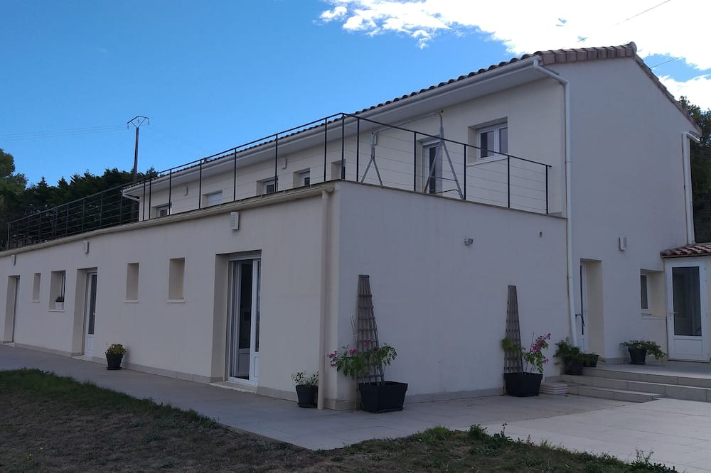 Photo of Outdoor in Montirat